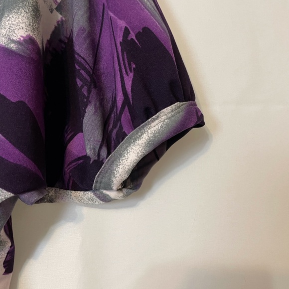 Purple and White Puff Sleeve Rounded Neckline Blouse - Picture 4 of 9